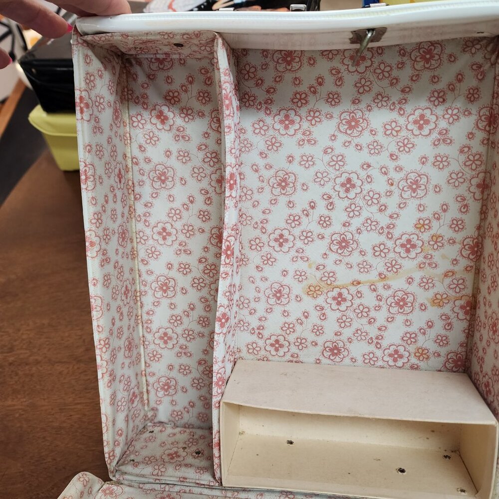 1963 BARBIE CARRY CASE- VINYL PICTURES BUBBLECUT BARBIE- SPP - Picture 5 of 10